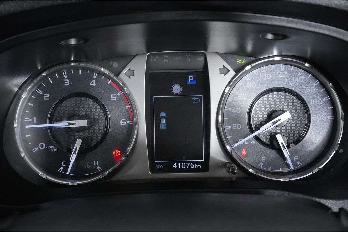 Vehicle photo 6
