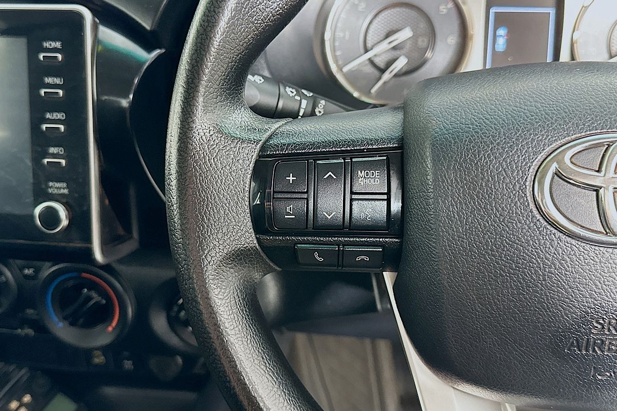 2021 Toyota Hilux SR (4x4) GUN126R FACELIFT 4X4