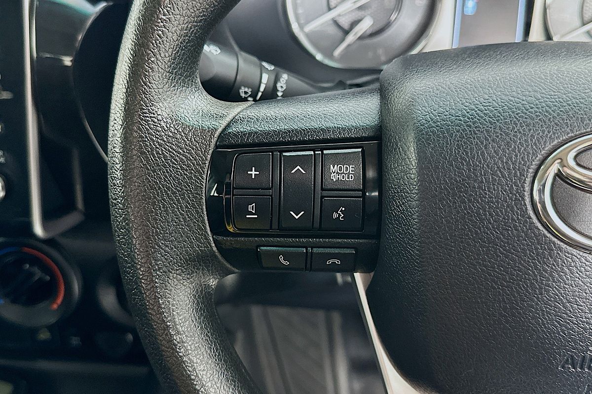 2020 Toyota HILUX SR (4x4) GUN126R FACELIFT 4X4
