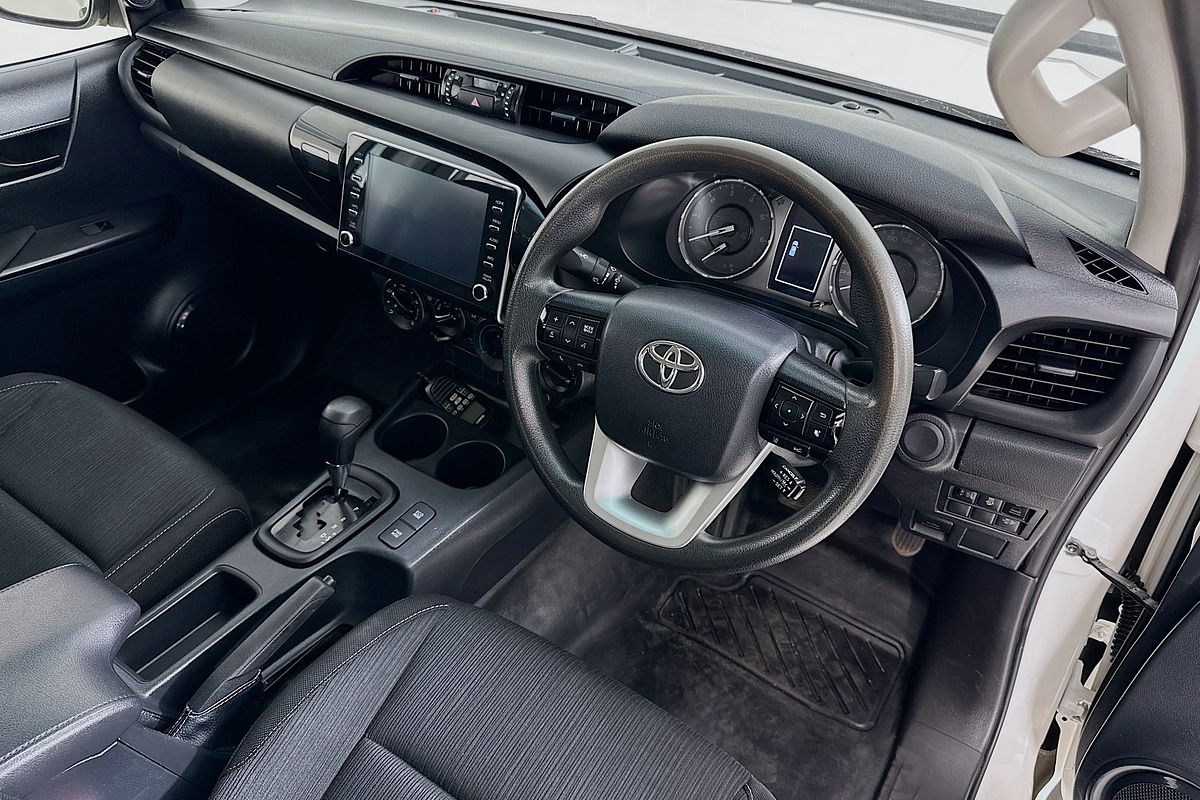 2020 Toyota HILUX SR (4x4) GUN126R FACELIFT 4X4