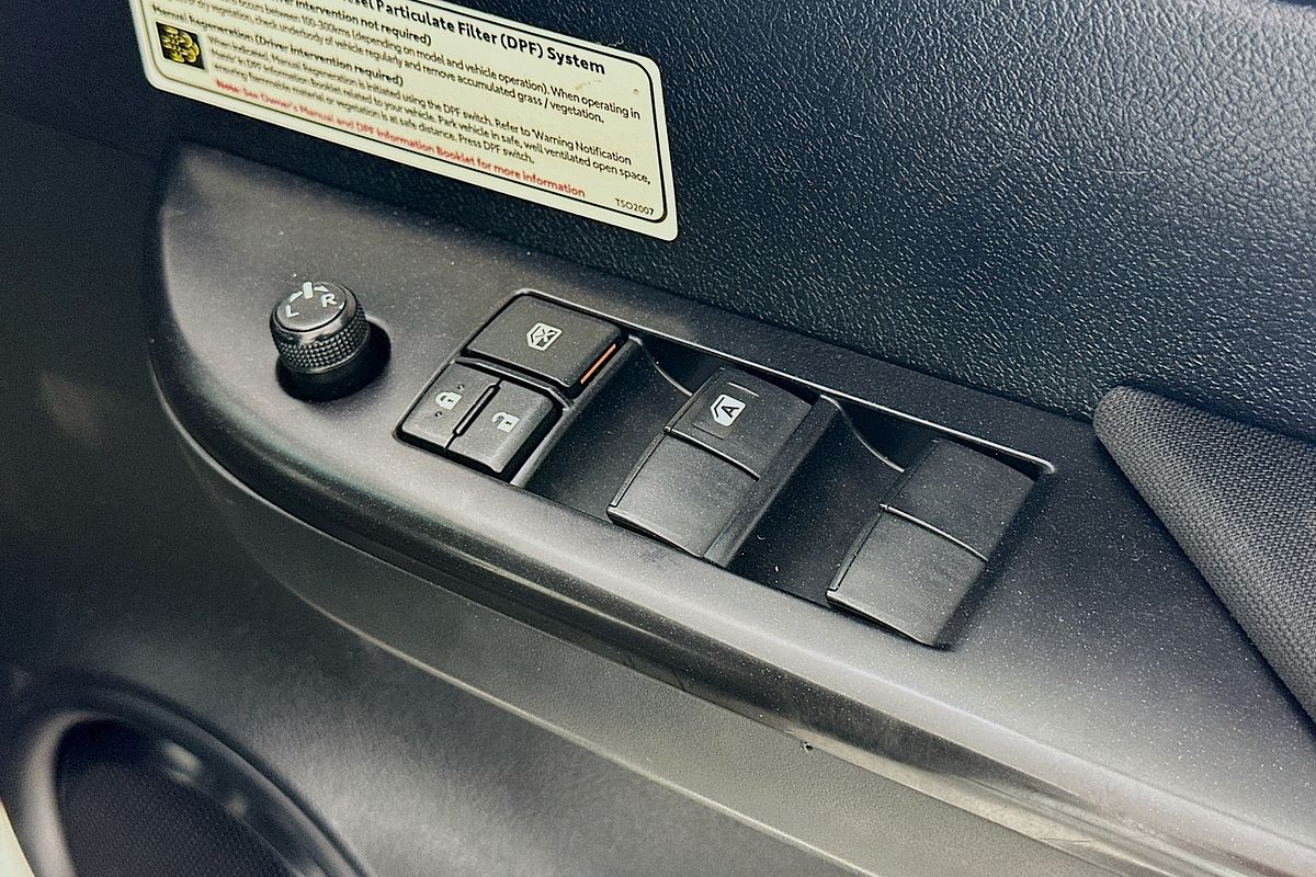 2021 Toyota HILUX SR (4x4) GUN126R FACELIFT