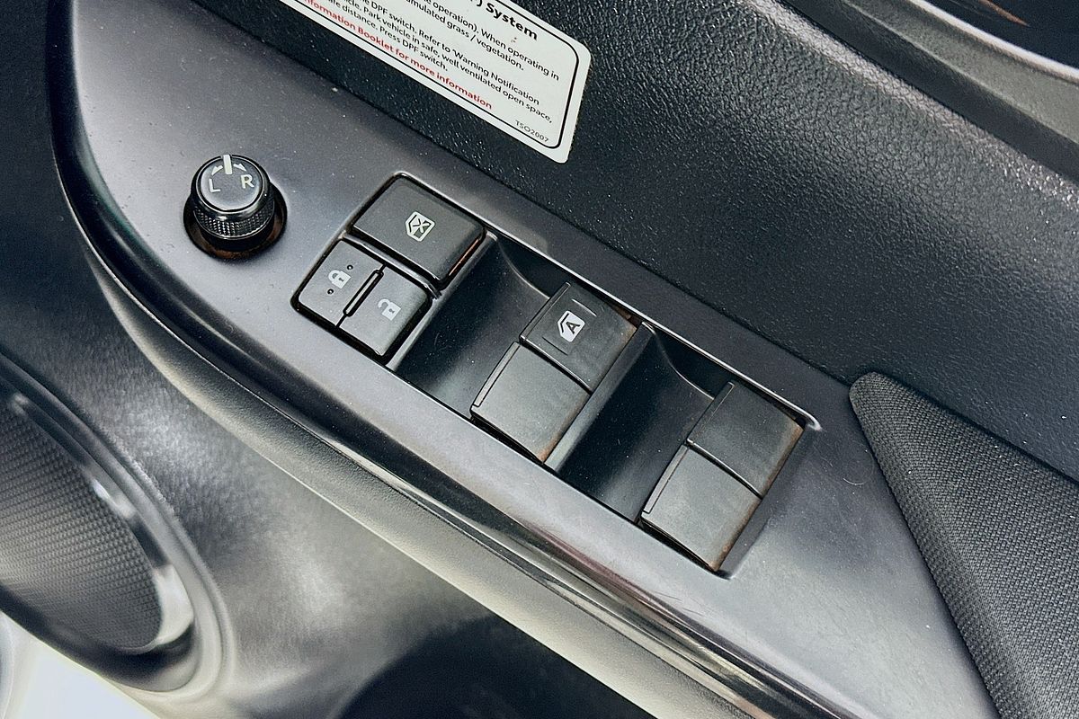 2021 Toyota Hilux SR (4x4) GUN126R FACELIFT 4X4
