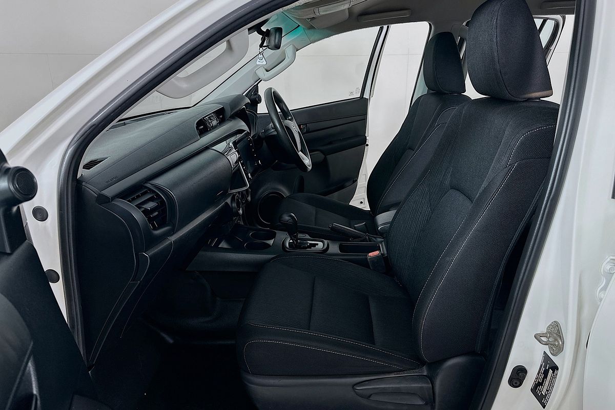 2021 Toyota HILUX SR (4x4) GUN126R FACELIFT