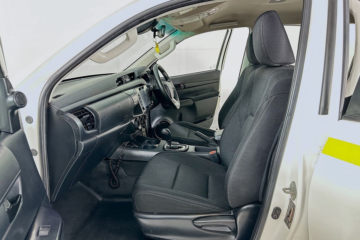 2021 Toyota Hilux SR (4x4) GUN126R FACELIFT 4X4