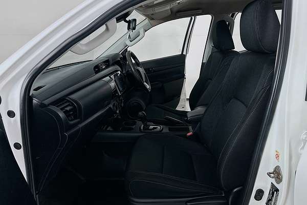 2019 Toyota HILUX SR (4x4) GUN126R MY19 UPGRADE 4X4