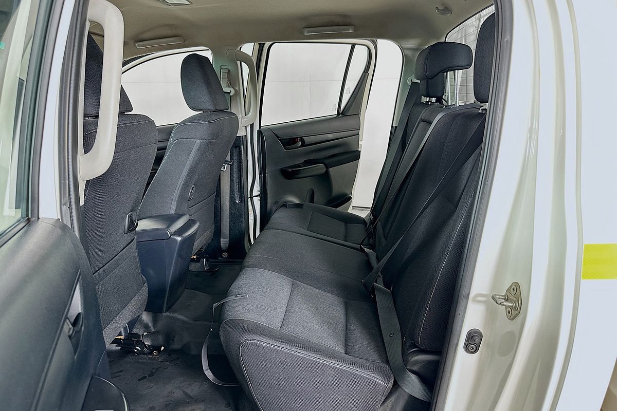 2021 Toyota Hilux SR (4x4) GUN126R FACELIFT 4X4