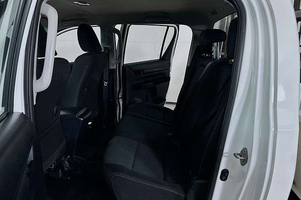 2020 Toyota HILUX SR (4x4) GUN126R FACELIFT 4X4