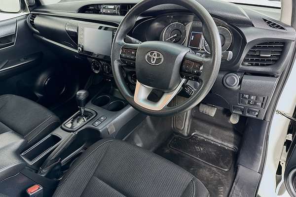 2021 Toyota HILUX SR (4x4) GUN126R FACELIFT 4X4