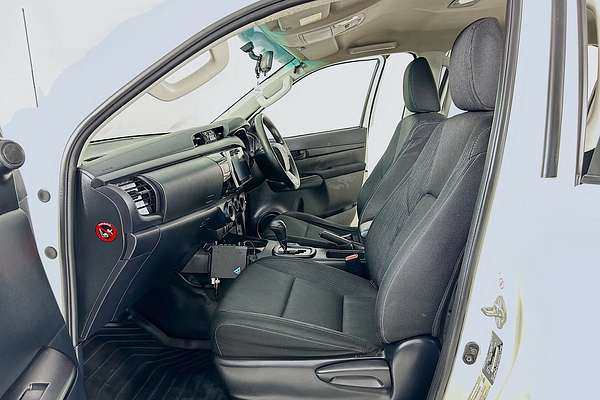 2019 Toyota HILUX SR (4x4) GUN126R MY19 4X4