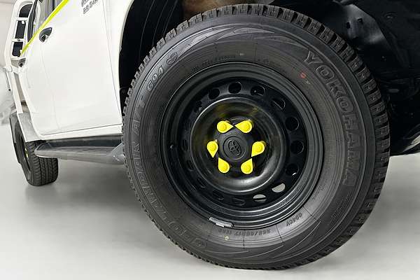 2022 Toyota HILUX SR (4x4) STEEL WHEELS GUN126R 4X4