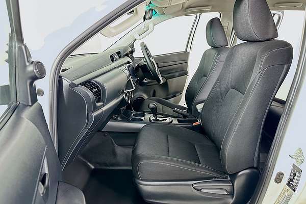 2021 Toyota HILUX SR (4x4) GUN126R FACELIFT 4X4