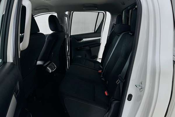 2021 Toyota HILUX SR5 (4x4) GUN126R 4X4