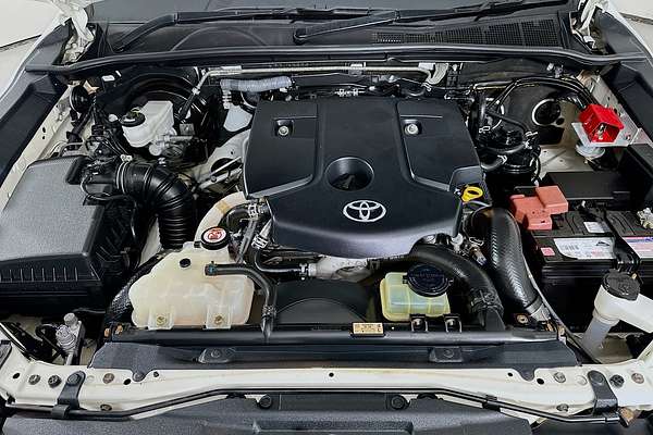 2020 Toyota HILUX SR (4x4) GUN126R FACELIFT 4X4