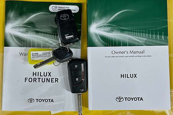 2024 Toyota HILUX SR (4x4) GUN126R 4X4