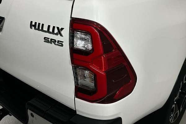 2021 Toyota HILUX SR5 (4x4) GUN126R 4X4