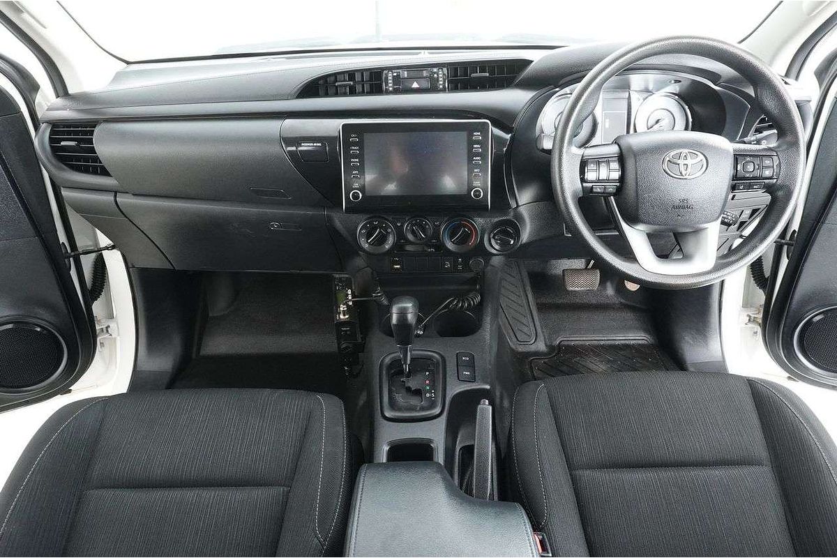 2022 Toyota HILUX SR (4x4) STEEL WHEELS