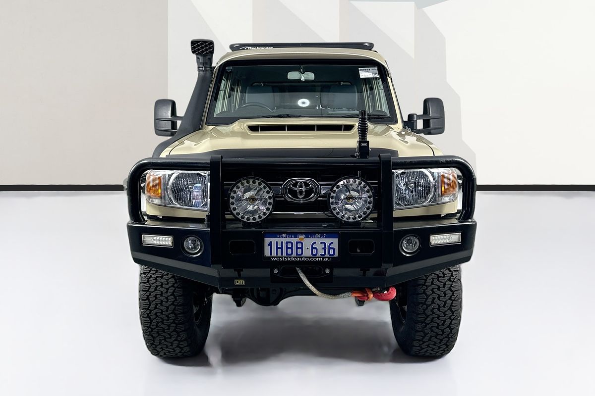 Vehicle photo 2