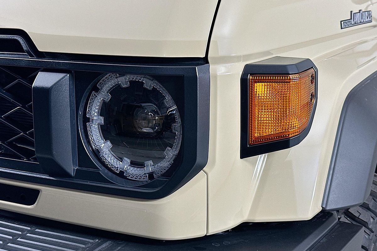 Vehicle photo 3