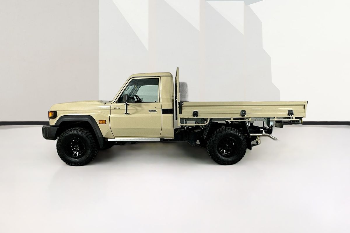 Vehicle photo 5