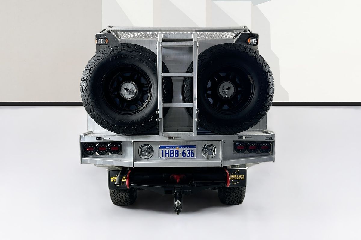 Vehicle photo 6