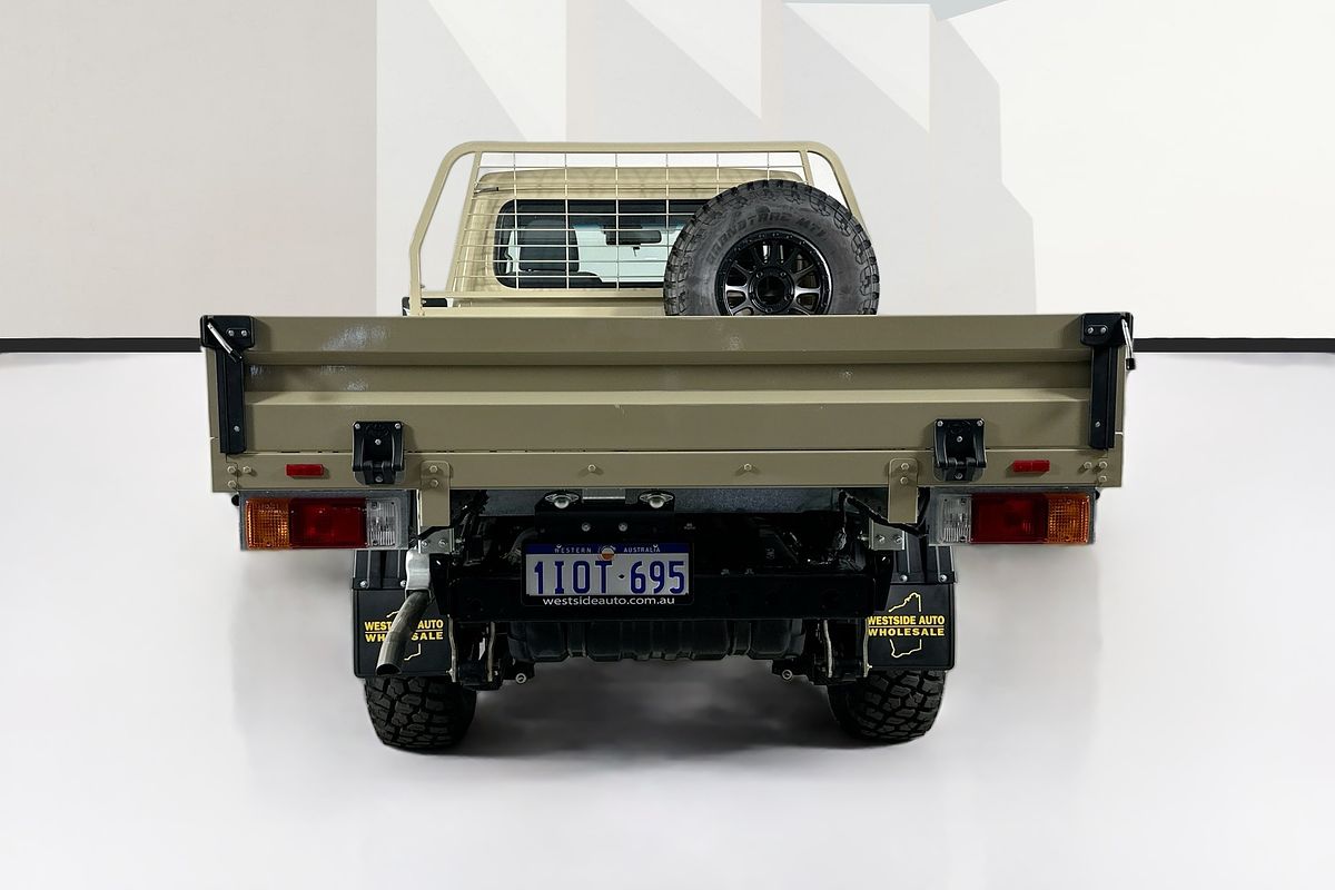 Vehicle photo 7