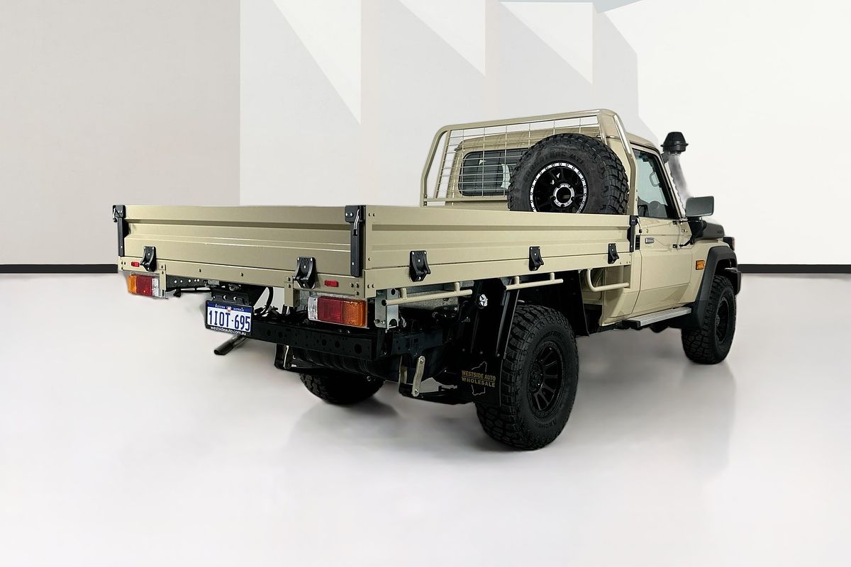 Vehicle photo 8