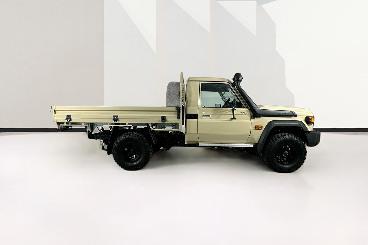 Vehicle photo 9