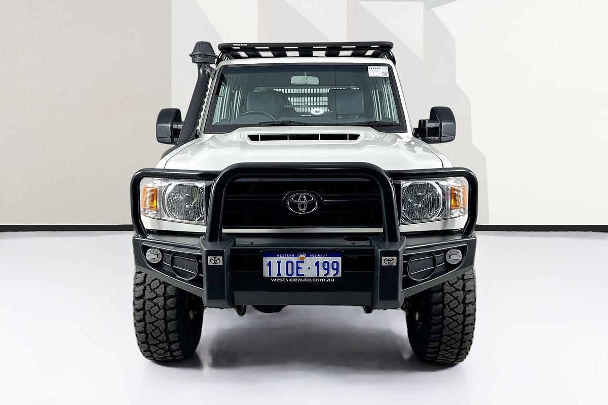Vehicle photo 2