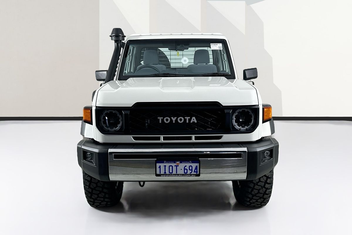 Vehicle photo 2