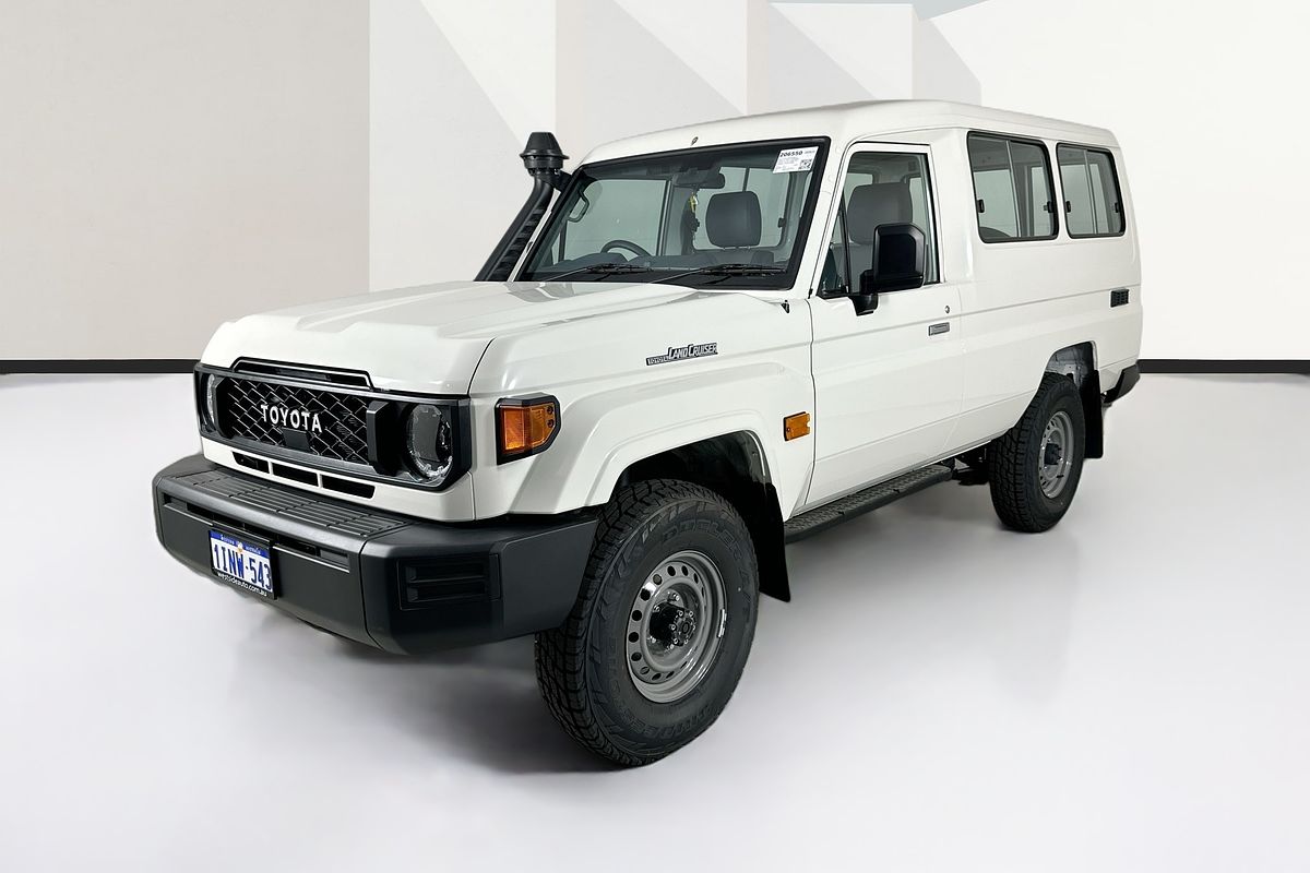 Vehicle photo 4