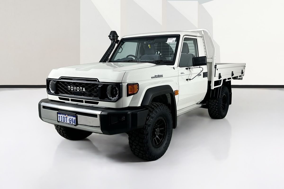 Vehicle photo 4