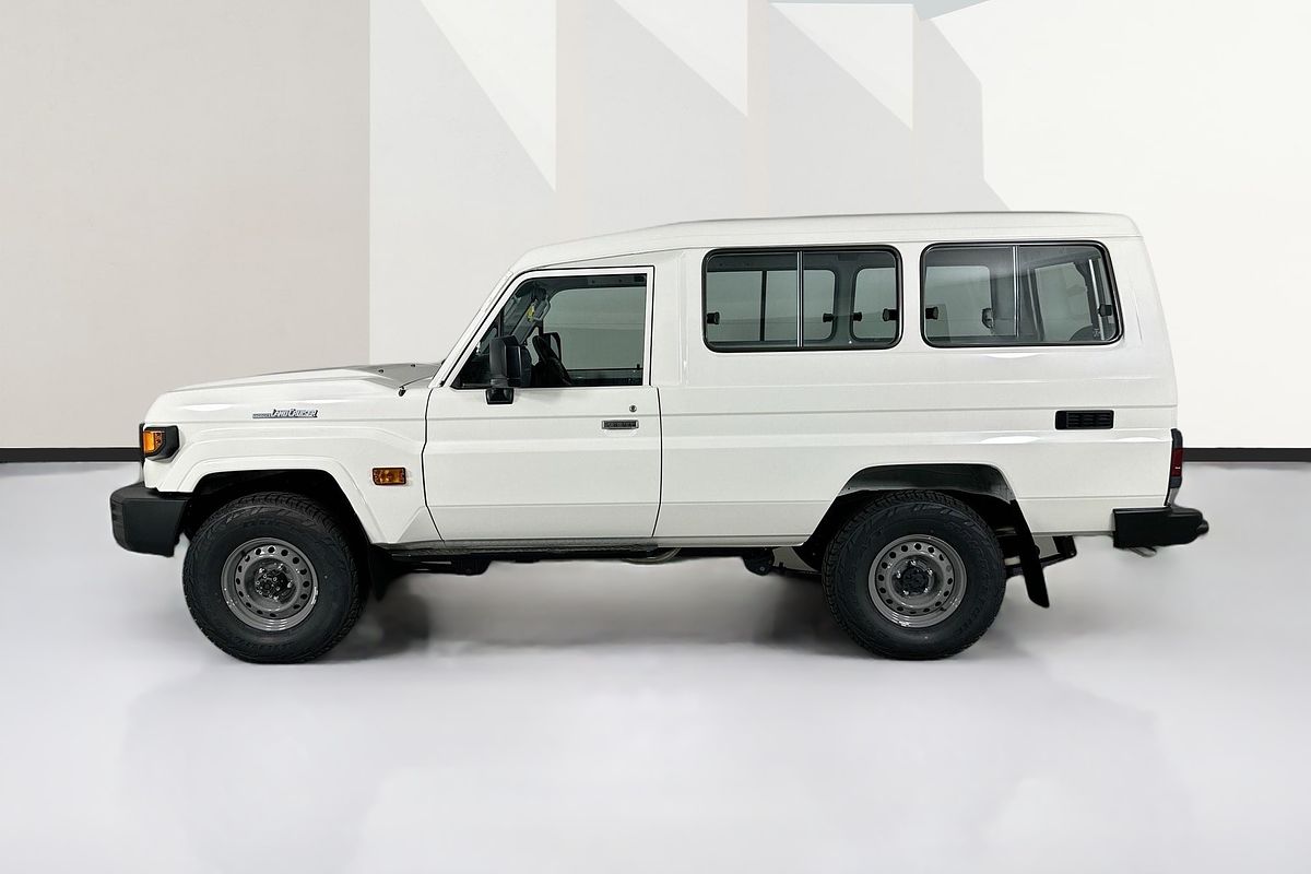 Vehicle photo 5