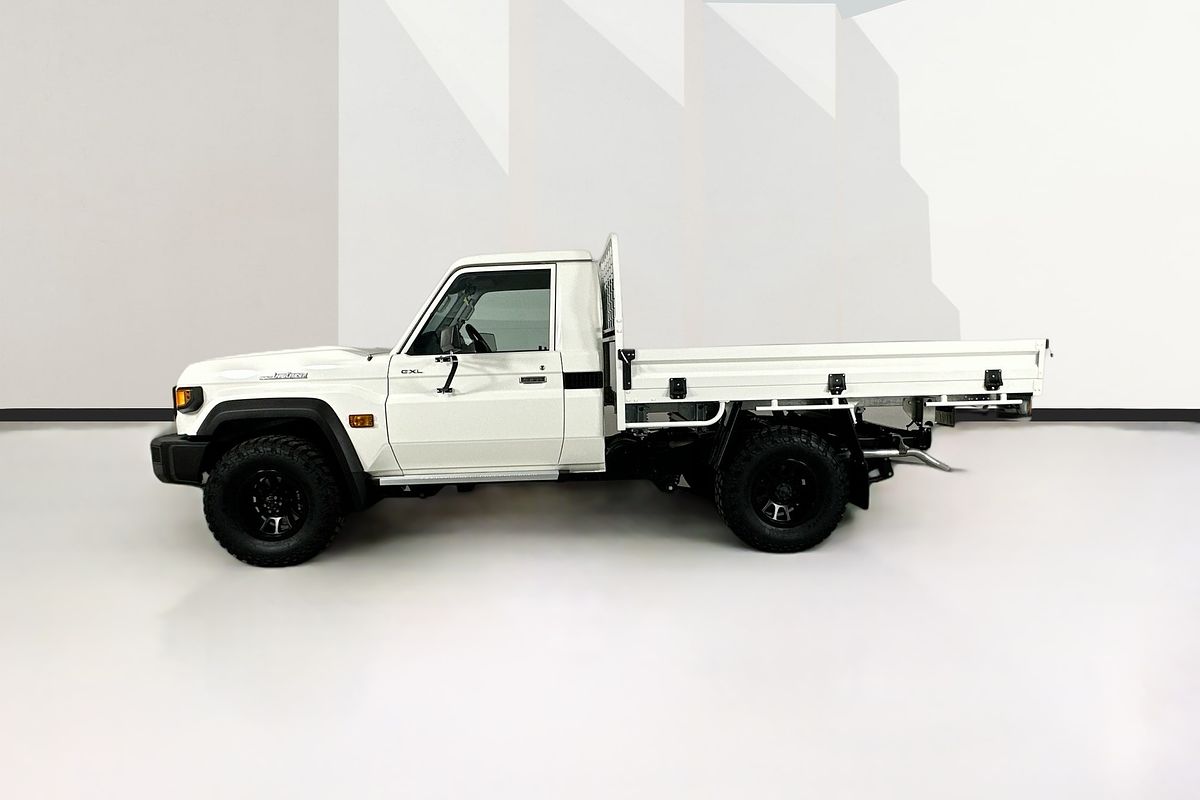 Vehicle photo 5