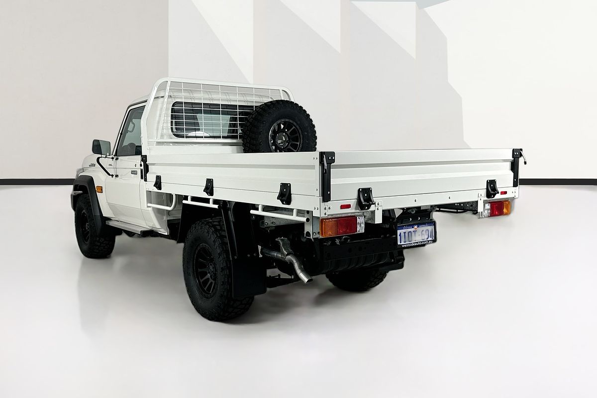 Vehicle photo 6