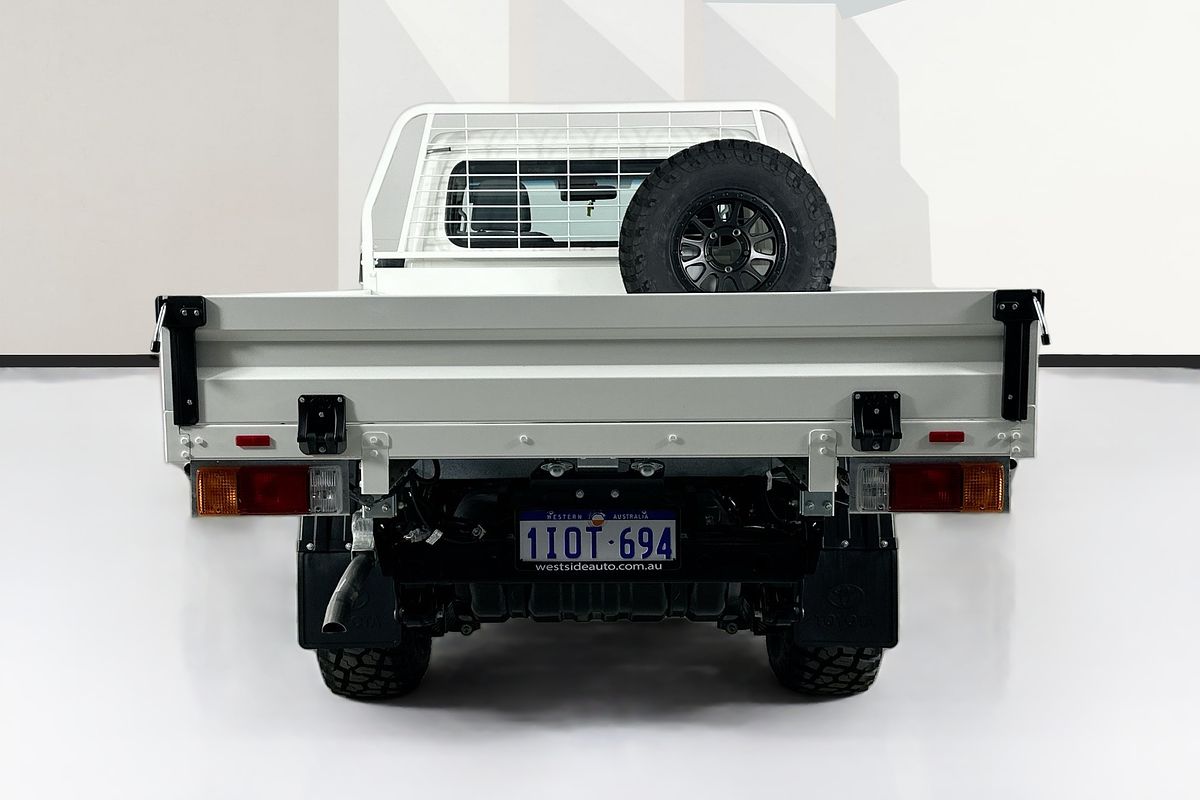 Vehicle photo 7