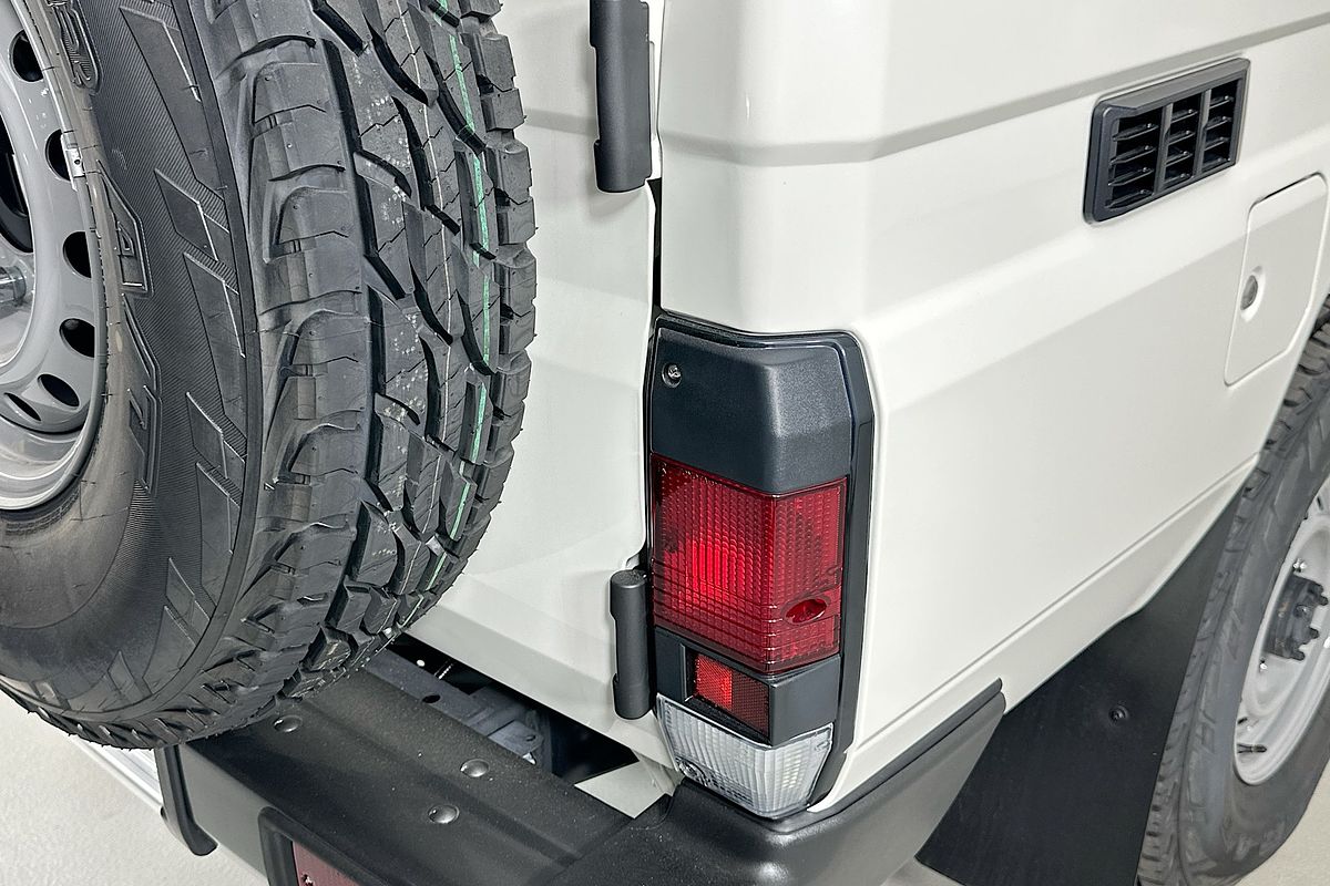 Vehicle photo 9