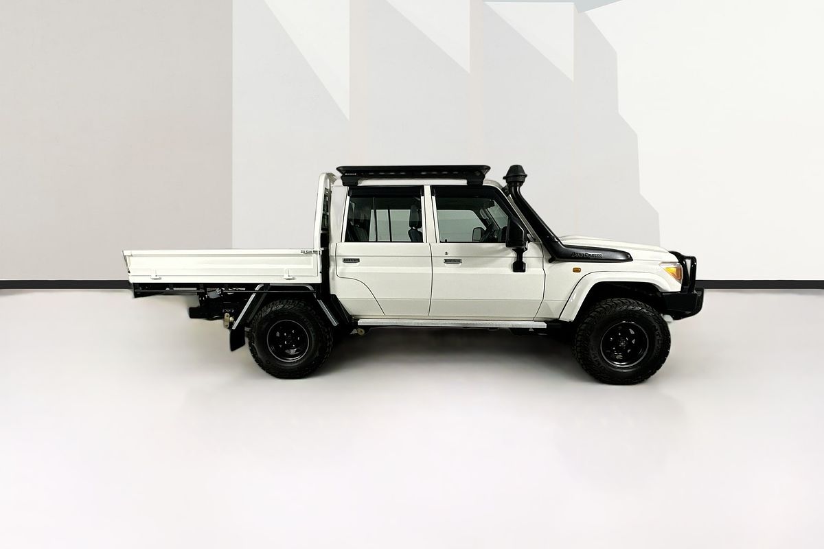 Vehicle photo 9