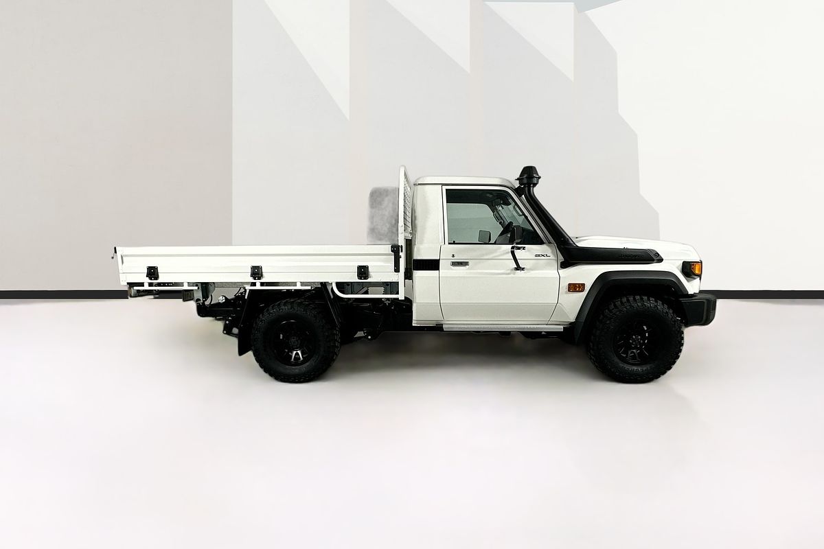 Vehicle photo 9