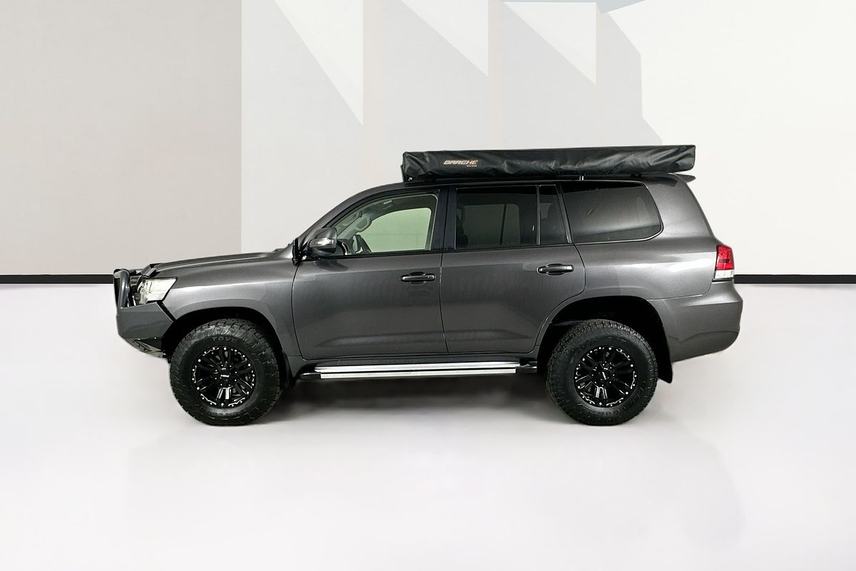 Vehicle photo 5