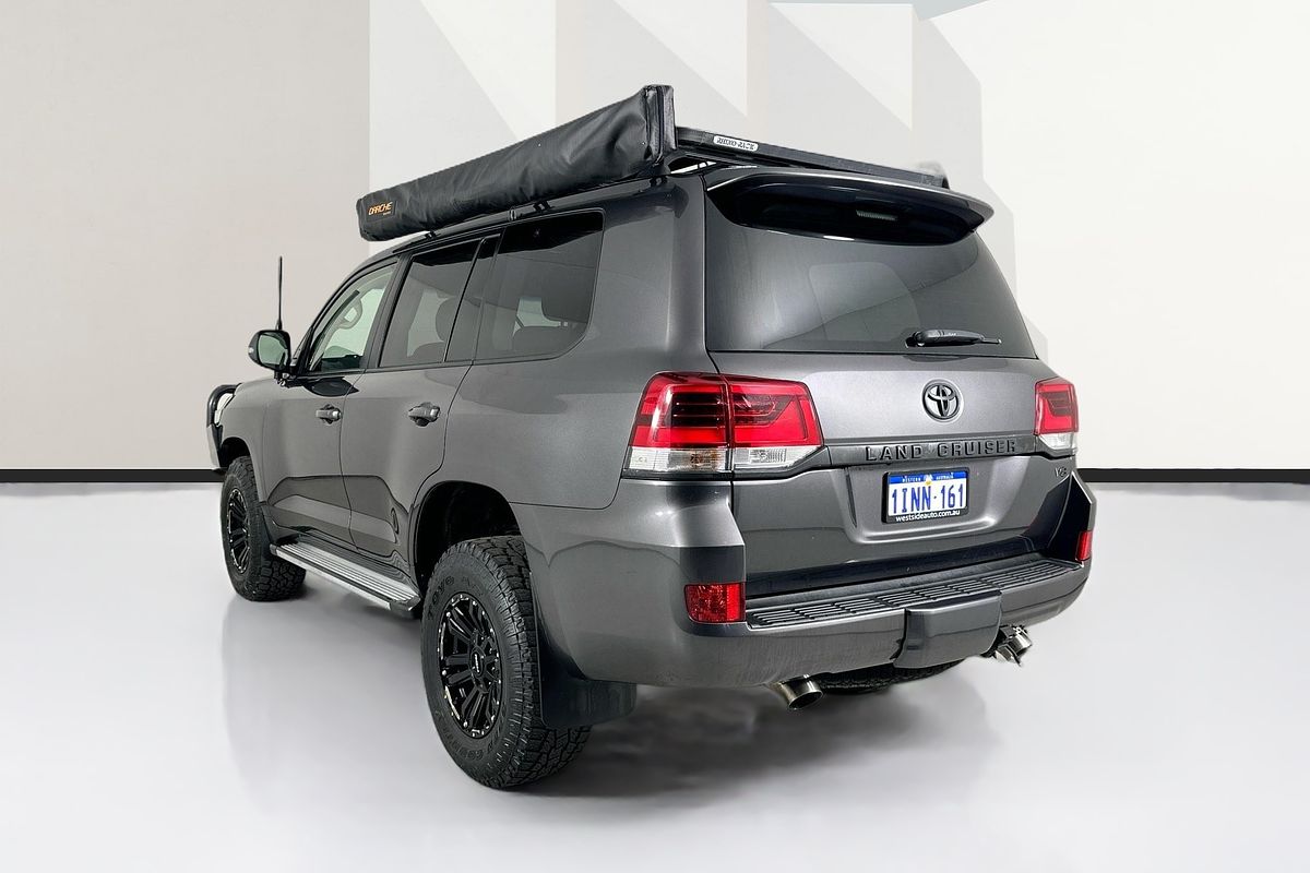 Vehicle photo 6