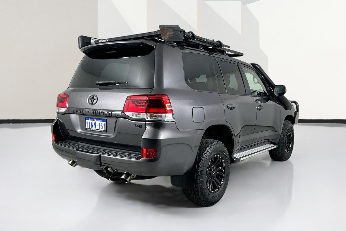 Vehicle photo 9