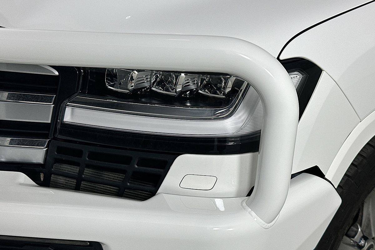 Vehicle photo 3