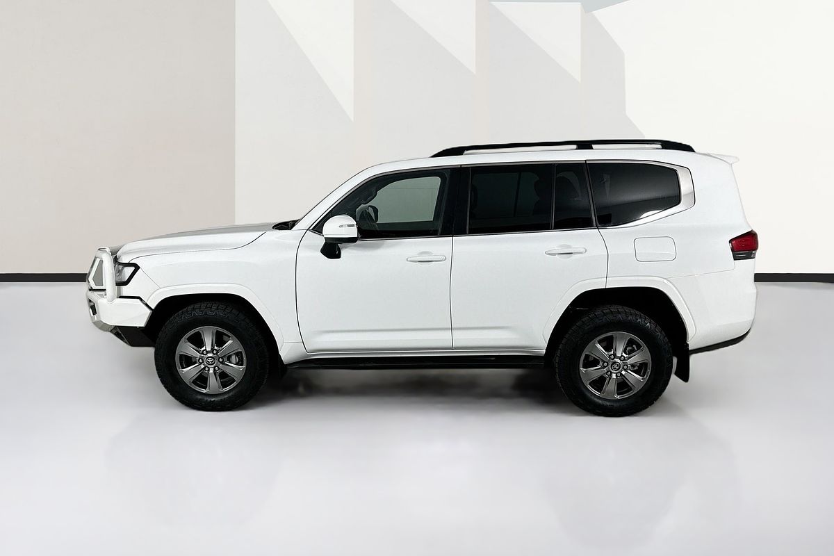 Vehicle photo 5