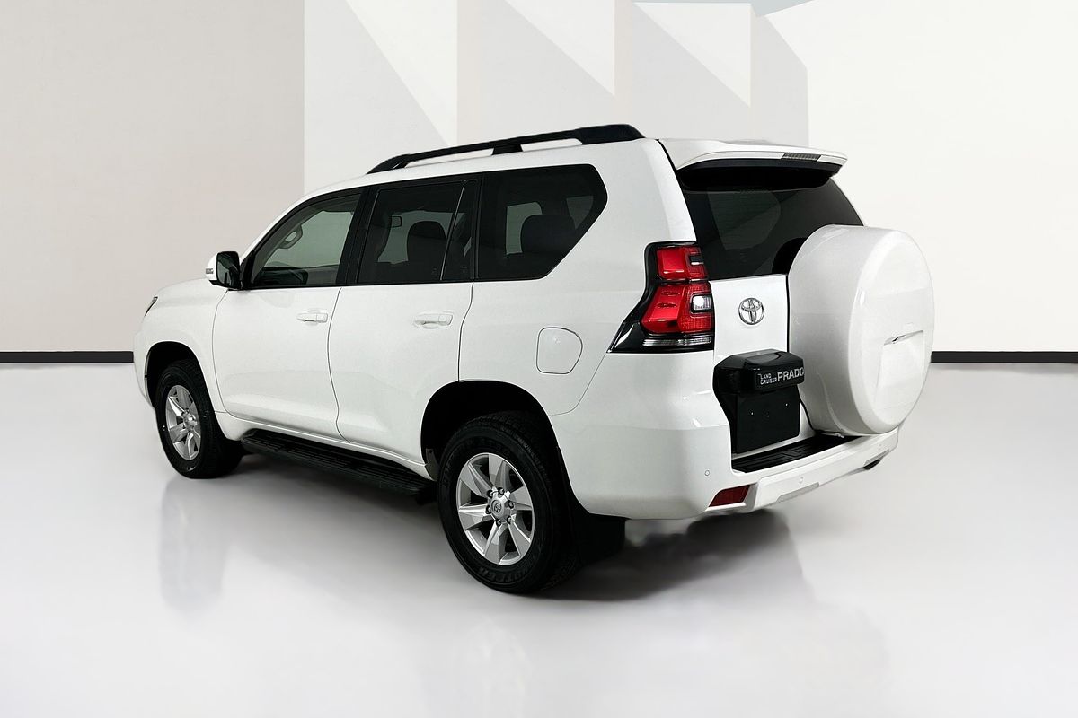 Vehicle photo 6