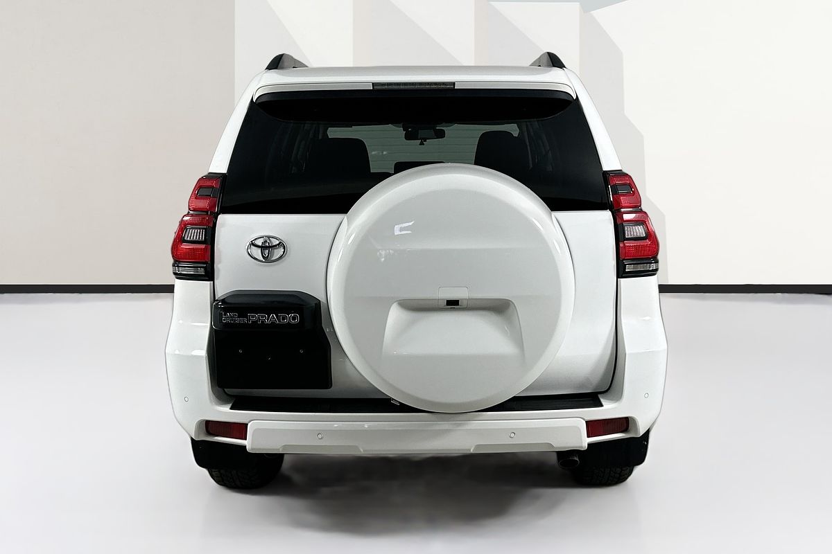 Vehicle photo 7