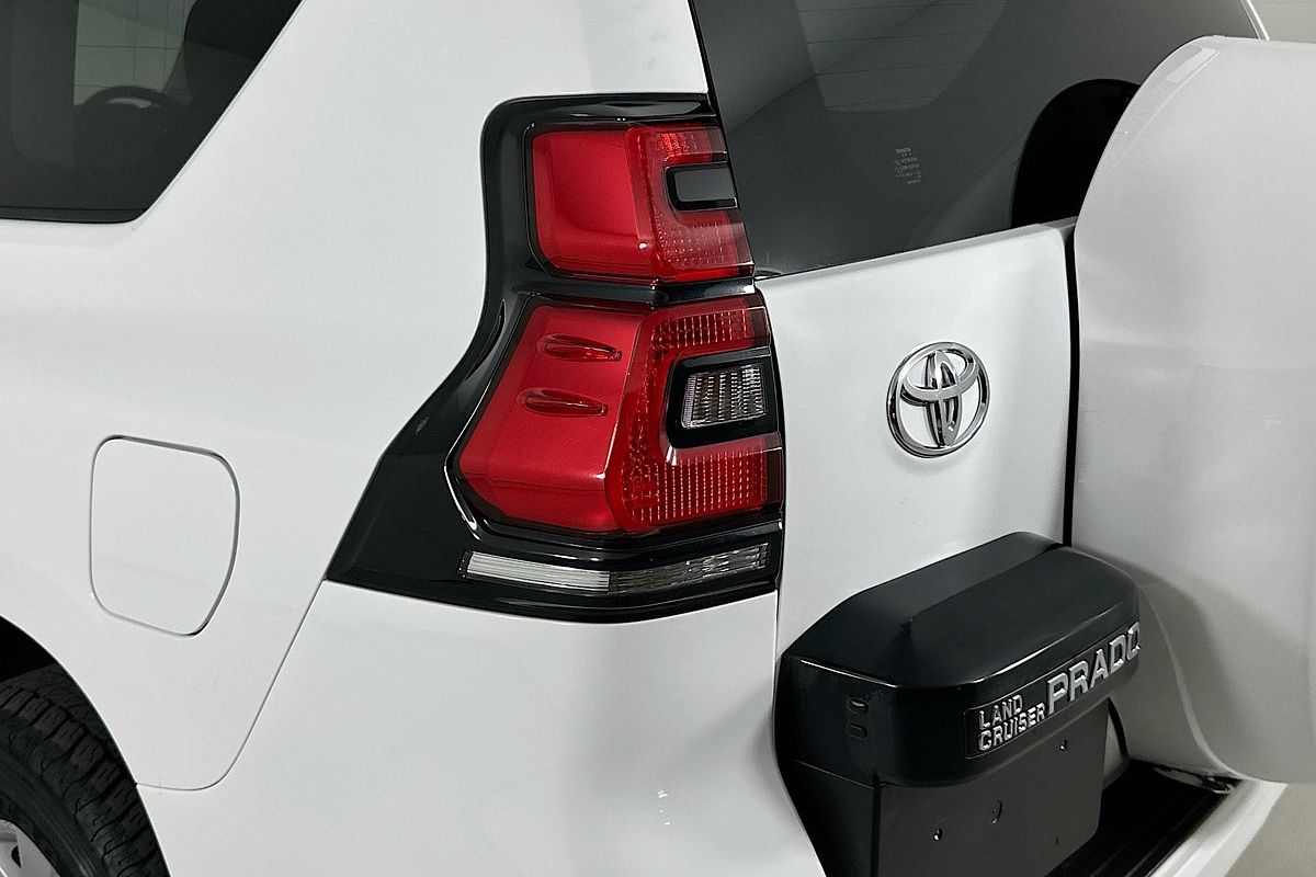 Vehicle photo 8