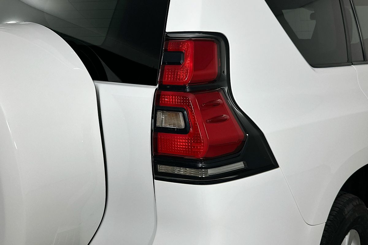Vehicle photo 9