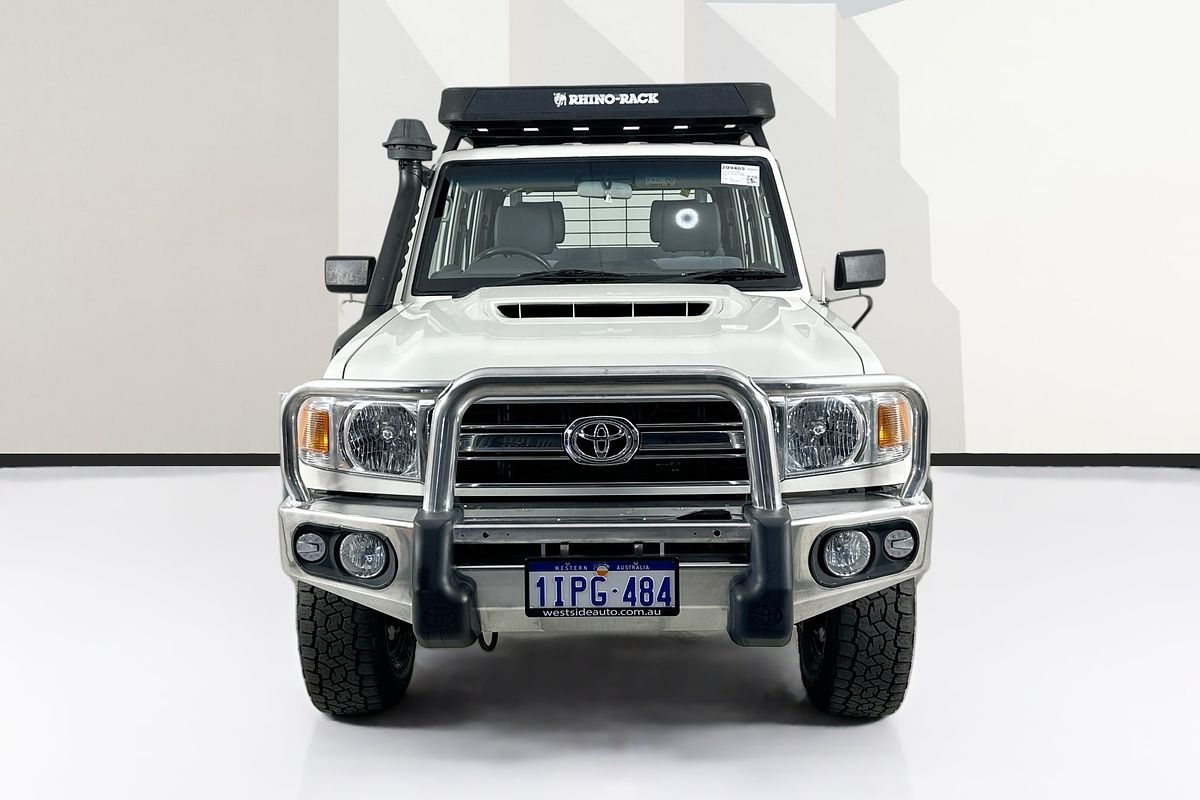 Vehicle photo 2