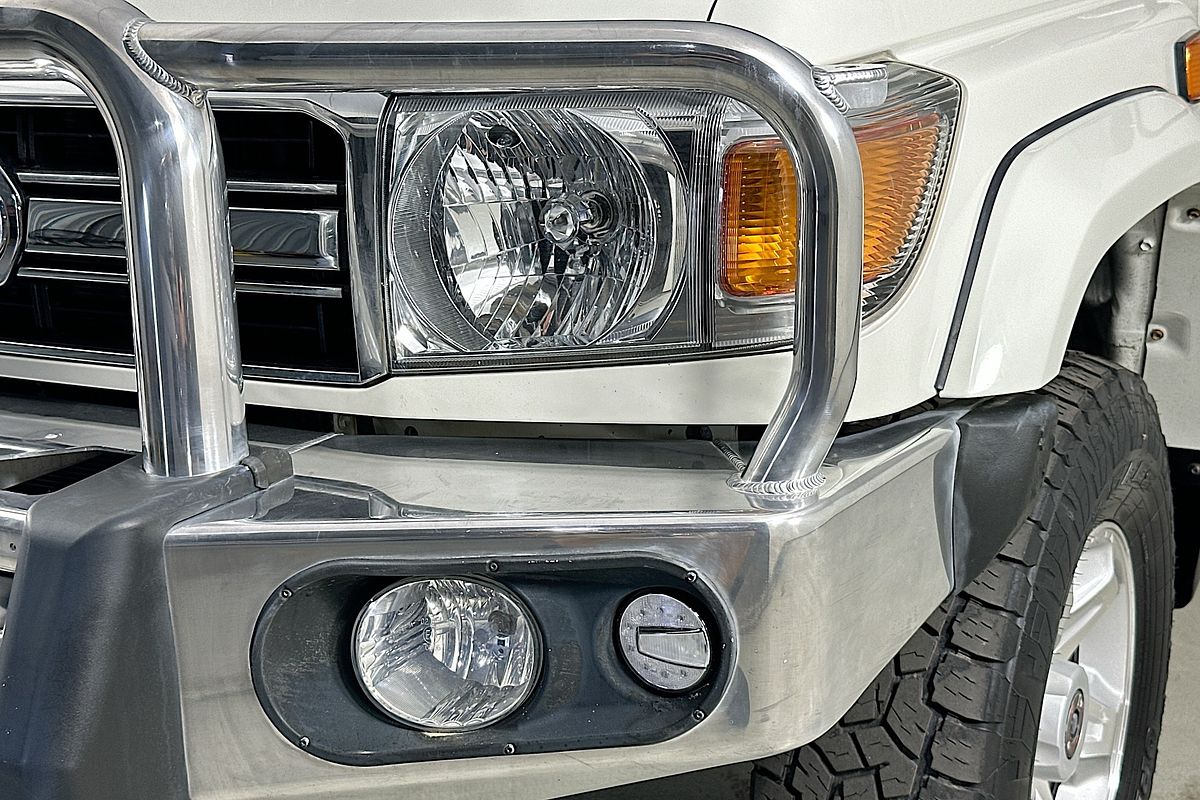 Vehicle photo 3