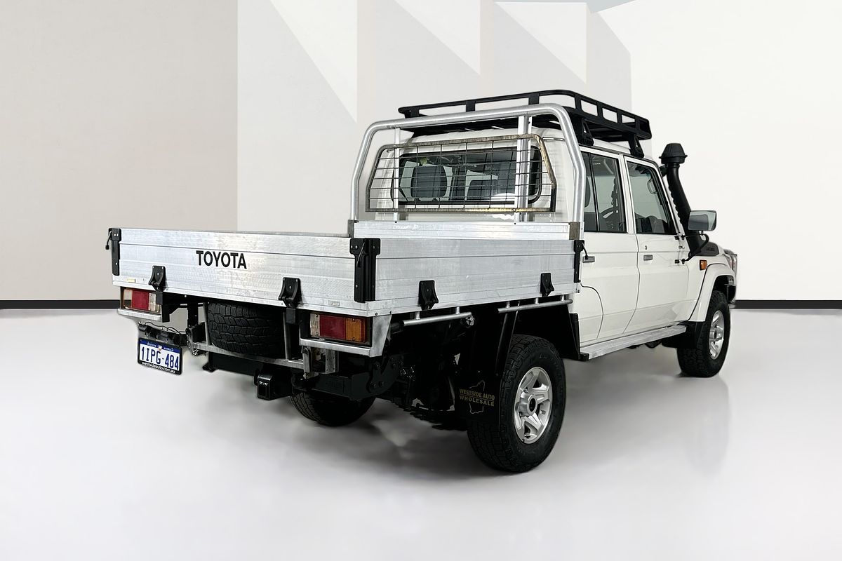 Vehicle photo 8